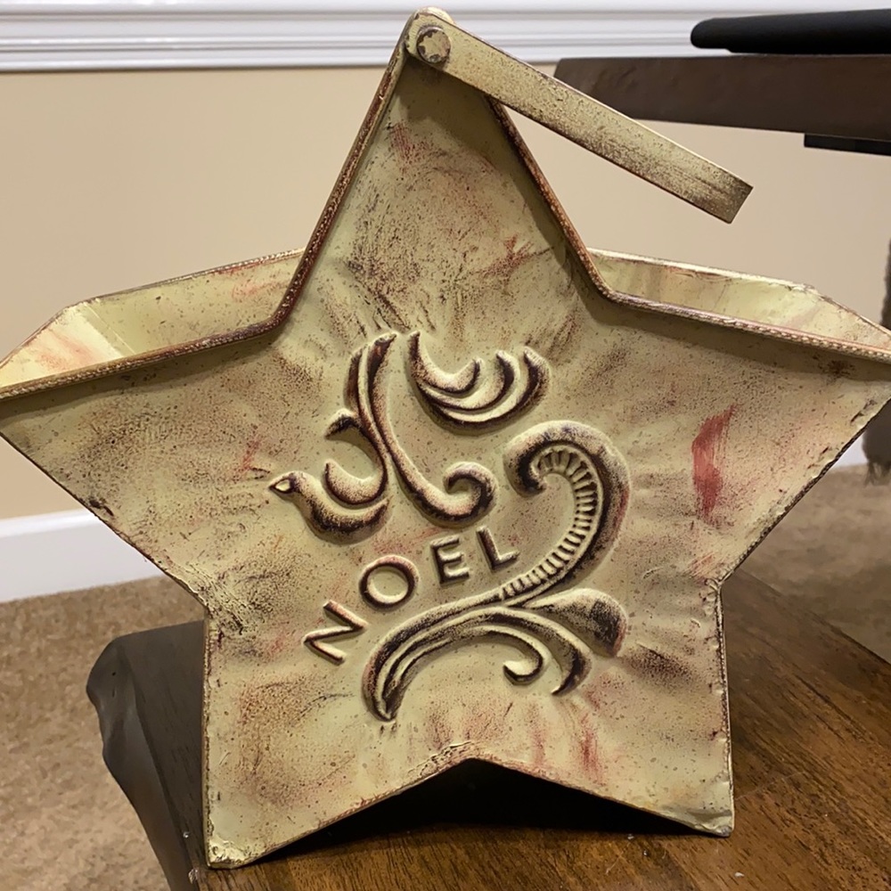 “Noel” metal star basket